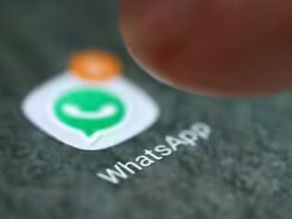 WhatsApp group chat management