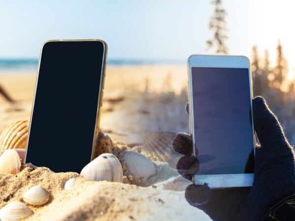 protect phone in hot and cold weather