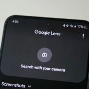 use phone camera to read and translate text