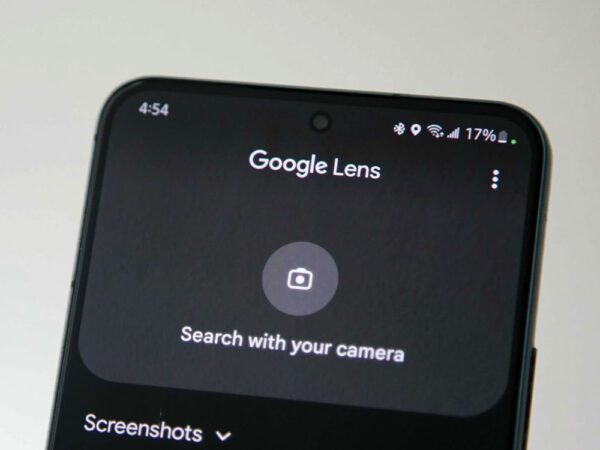 use phone camera to read and translate text