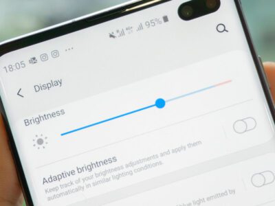 phone screen visibility in sunlight