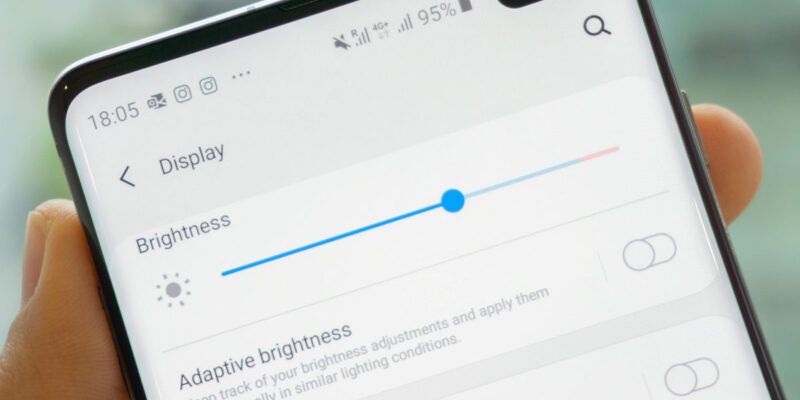 phone screen visibility in sunlight