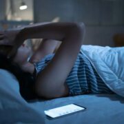 phone habits that ruin sleep and how to fix them
