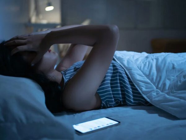 phone habits that ruin sleep and how to fix them