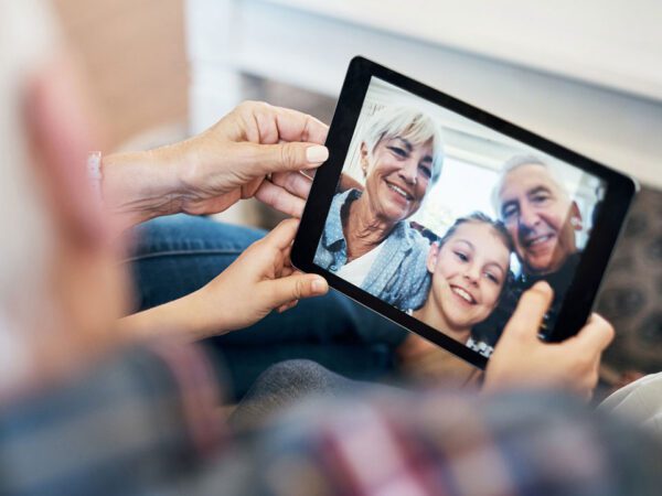 stay in touch with family using phone naturally